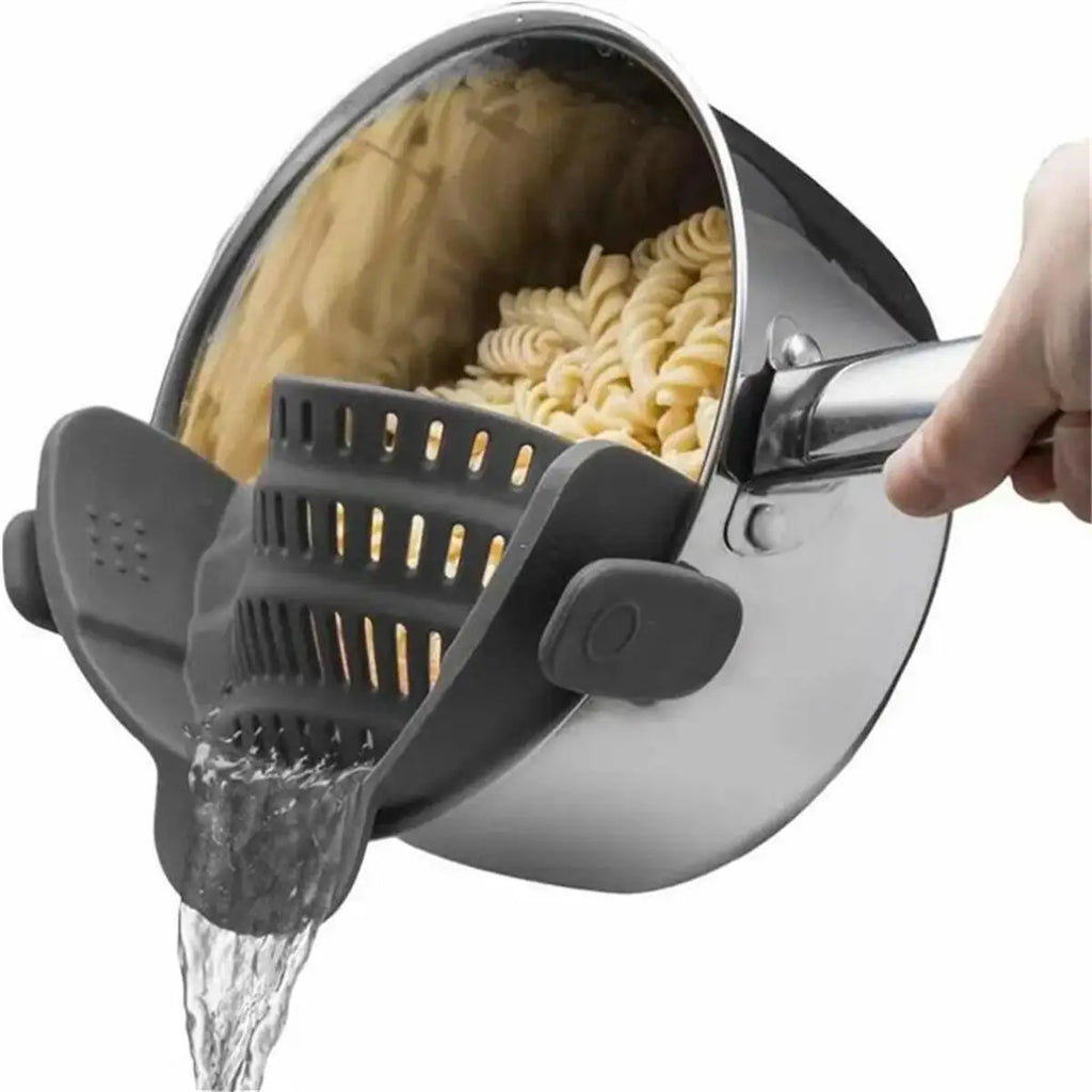 🍝 5️⃣ SabbaVie™ Pot Strainer Clip — Universal Silicone Kitchen Helper